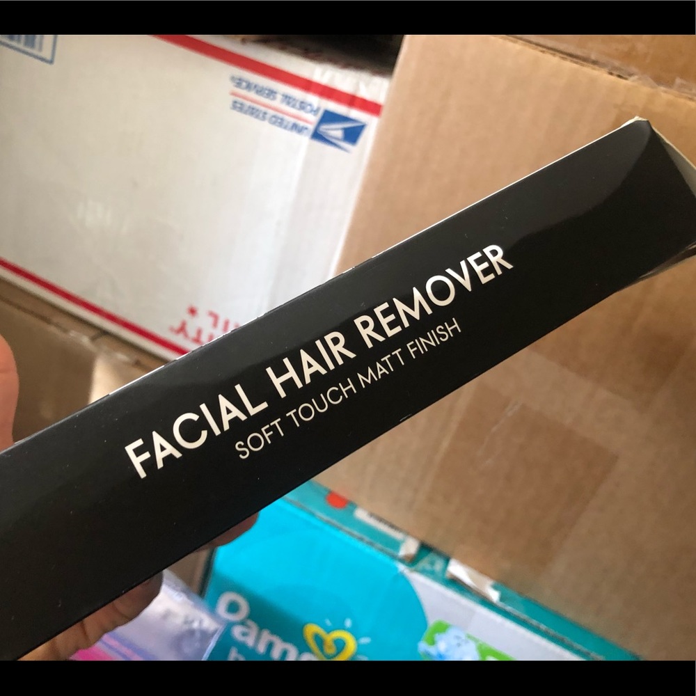 New in Box NWT Elle Painless Facial Hair Remover - Picture 4 of 13